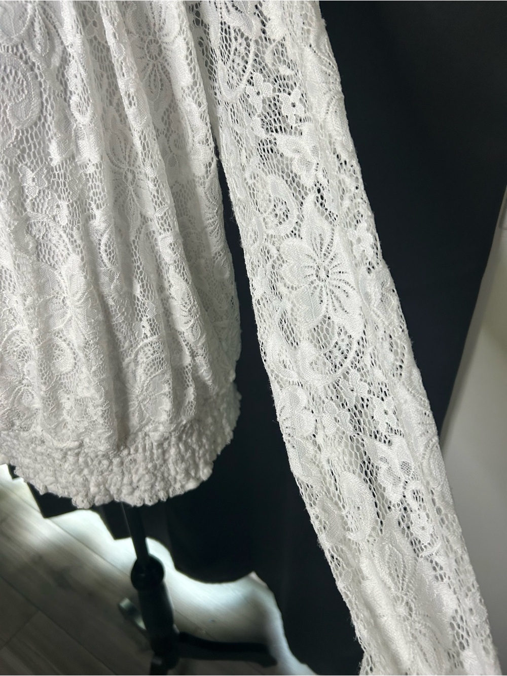 Women’s Turtleneck Lace Blouse (L) - Picture 3 of 8
